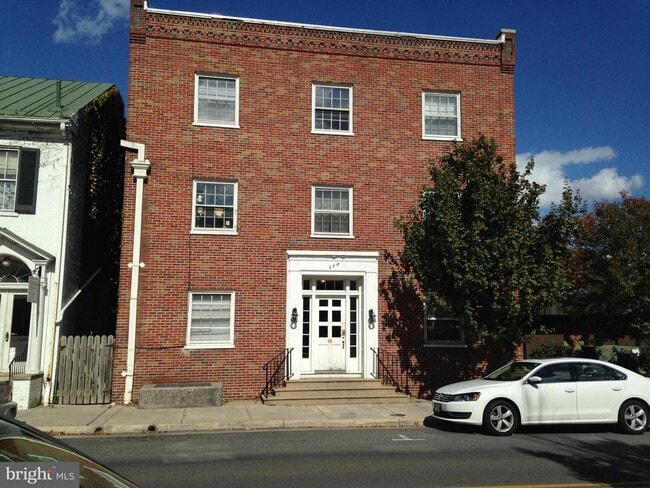 Building Photo - 208 W Boscawen St Unit 6 Rental