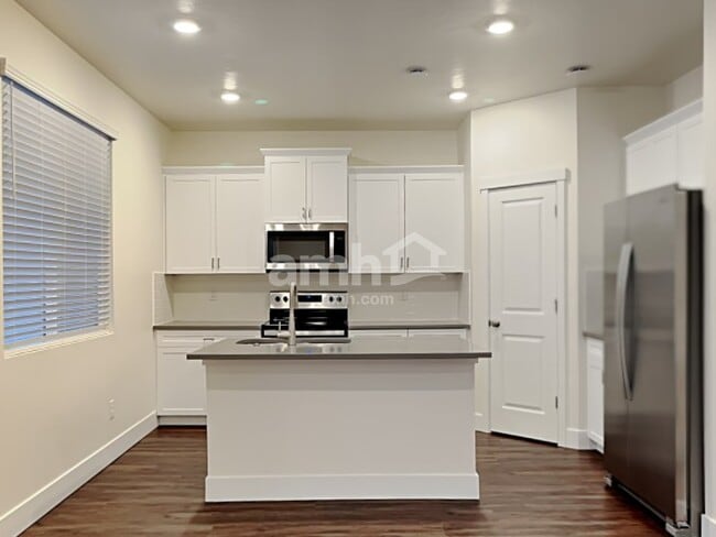 Photo - 1053 Woodsome Ave