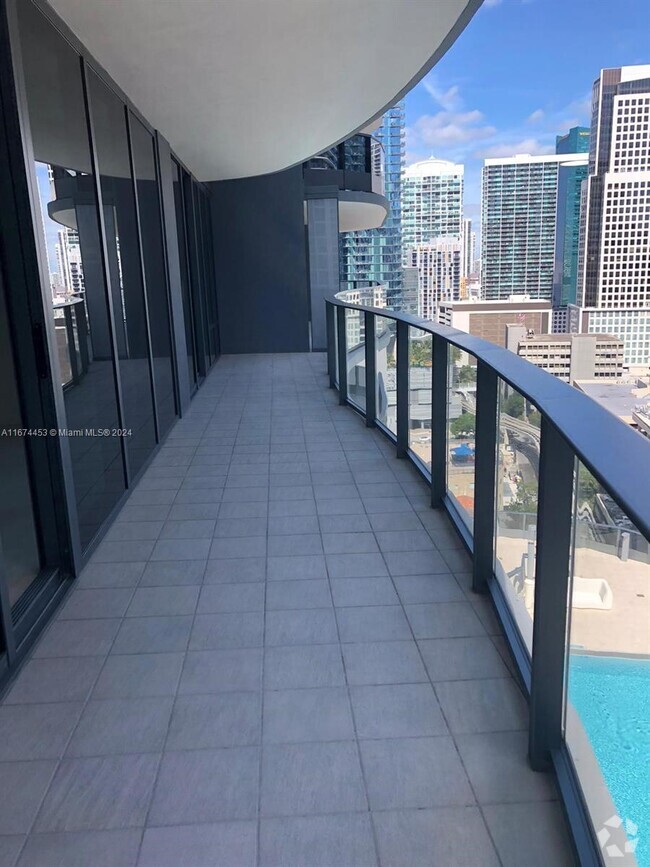 Building Photo - 1000 Brickell Plz Rental