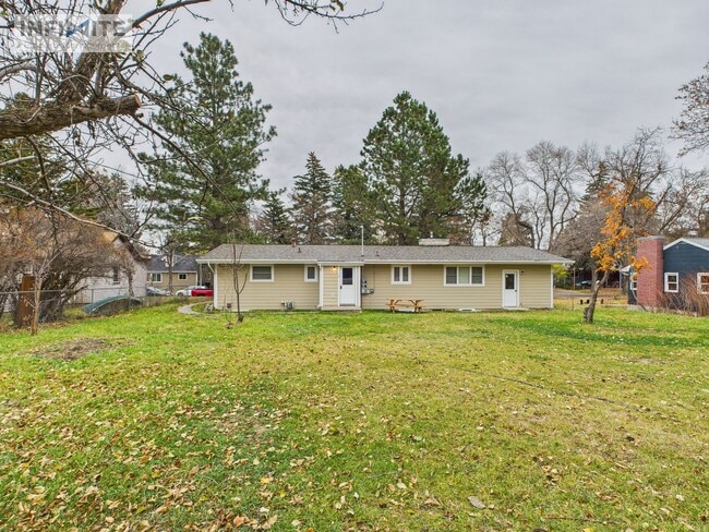 Building Photo - Spacious 4-Bedroom Apartment Just 4 Blocks...