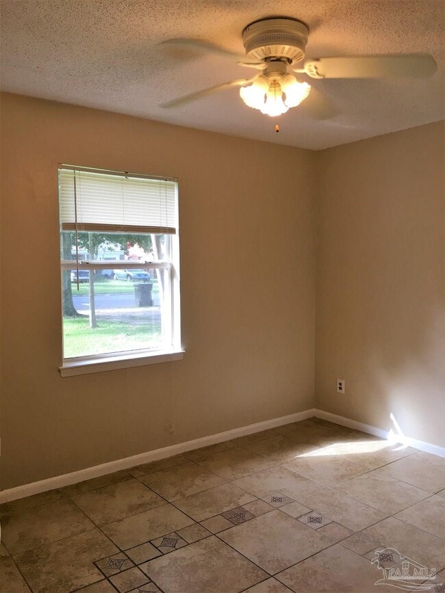 Photo - 1028 Woodbury Pl