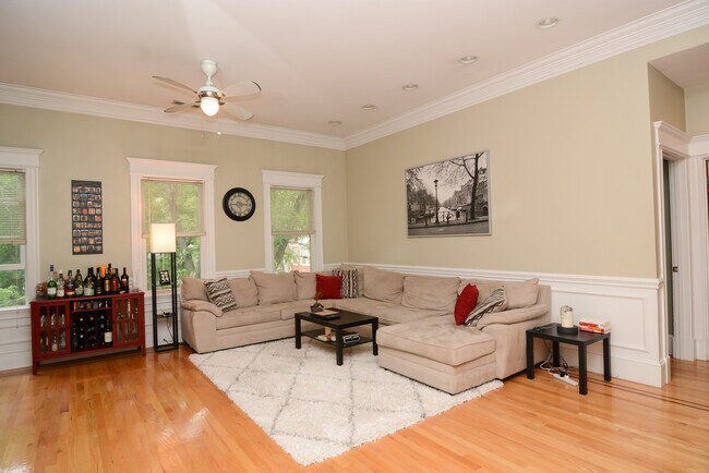 Photo - 193 W 8th St