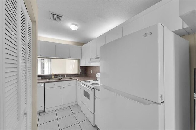 Photo - 9088 NW 40th St