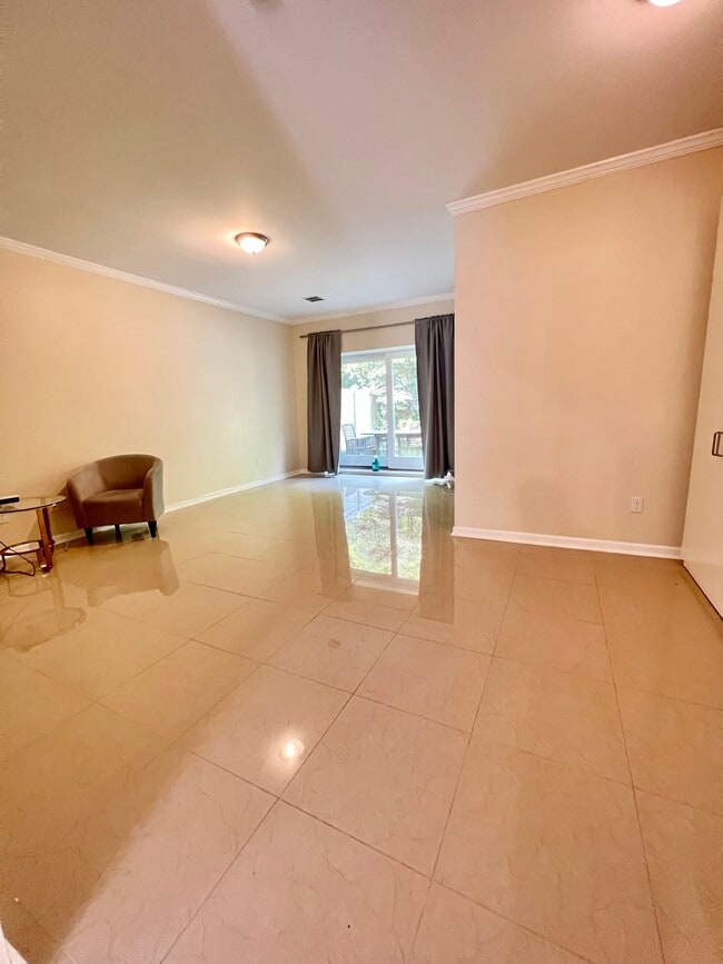 Photo - 51 W 19th St