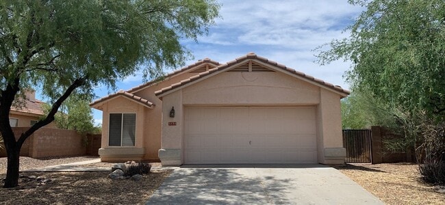 Building Photo - 3 Bedroom - 2 Bath - 1285 Sq. Ft.  - 2 Car Garage - Marana