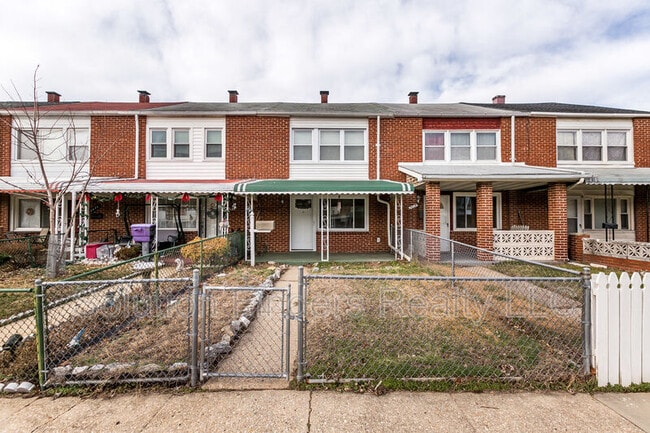 Building Photo - 2032 Kelmore Rd