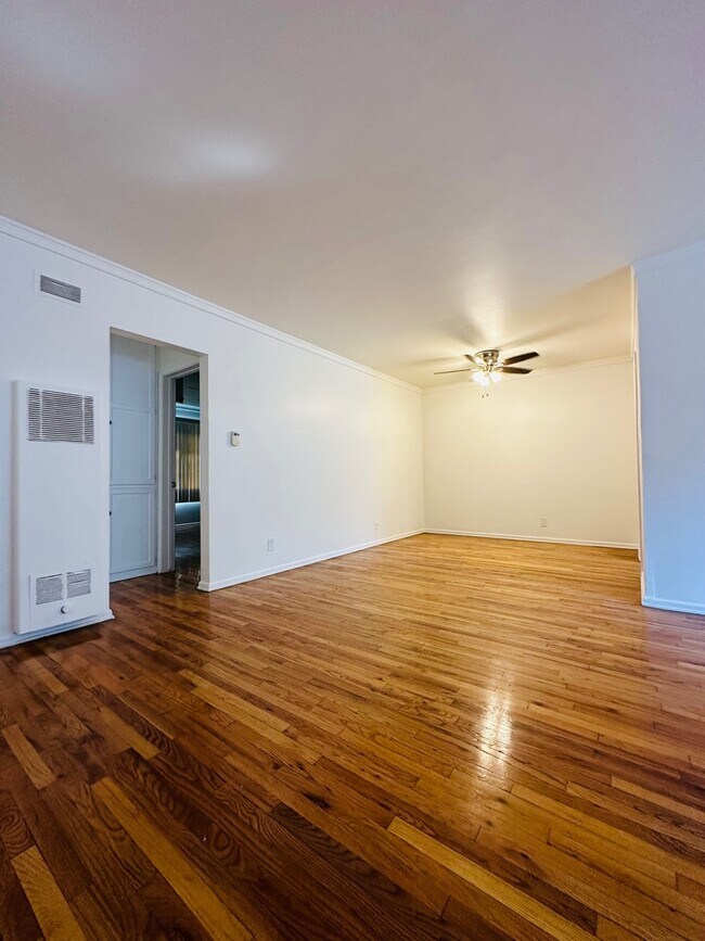 Hollyview Apartments
