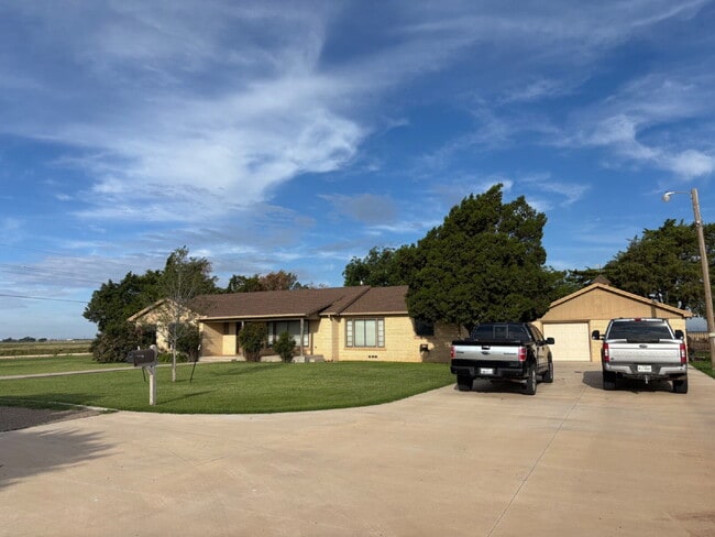 Lovely Country Home in the Idalou School D... - Lovely Country Home in the Idalou School D...