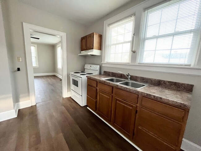 Photo - 905 Maple St