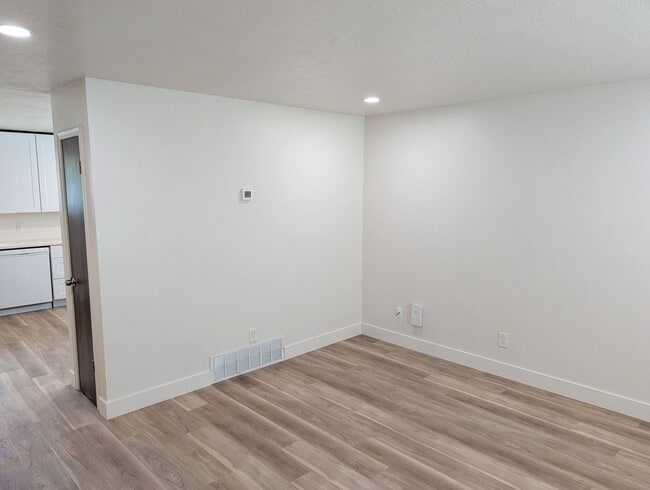 Photo - 4 Bedroom 1.5 Bath Twin-Home