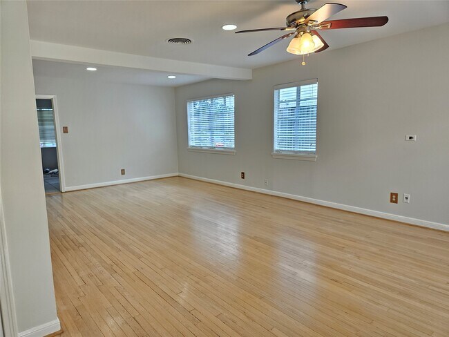 Photo - 2049 Sheridan St