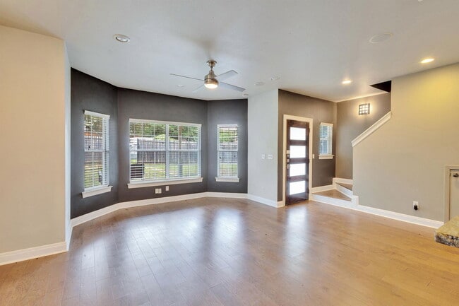 Photo - 2358 Wilson St