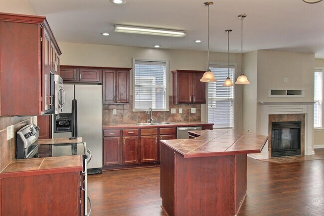 Photo - 1368 Island Town Dr