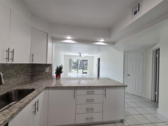 Building Photo - 8000 Fairview Dr Unit 110