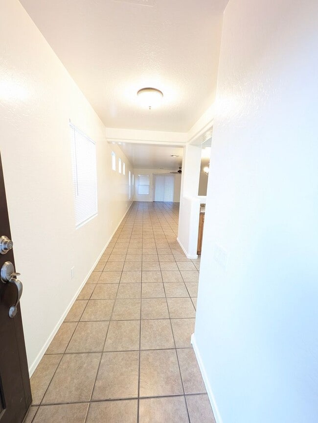 Photo - AVAILABLE NOW!!! - Roomy single story 4 bedroom home for rent in Pecan Creek!