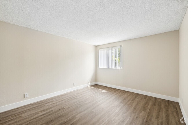1BR, 1BA - 825SF - Bedroom