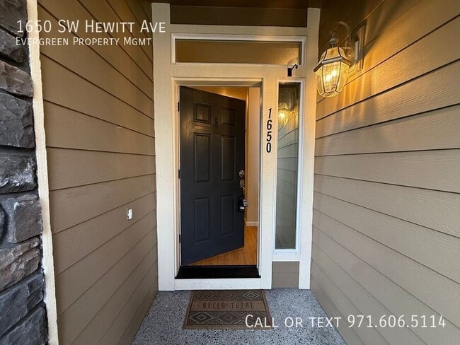 Photo - 1650 SW Hewitt Ave