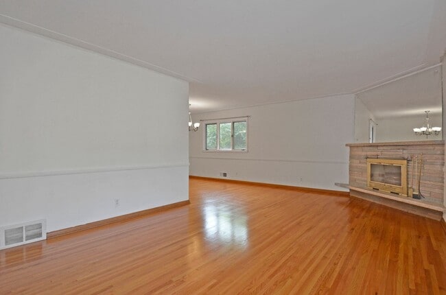 Photo - Spacious 5-Bed 3-Bath Home in Edina - Available Now!