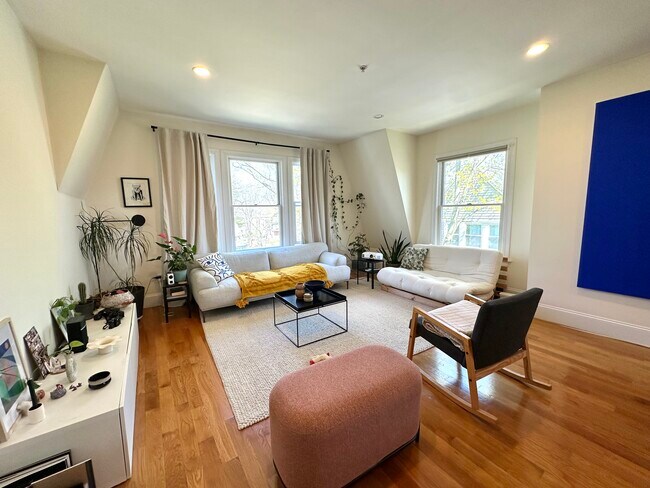 10 Selkirk Rd Unit 3