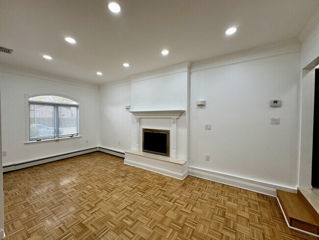 Photo - 23 Center Dr