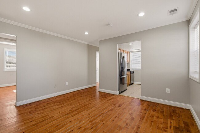 Photo - Congress Heights Three Bedroom W/Washer & Dryer In Unit!