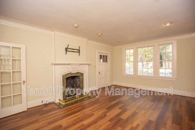 Photo - 1818 Slade Dr