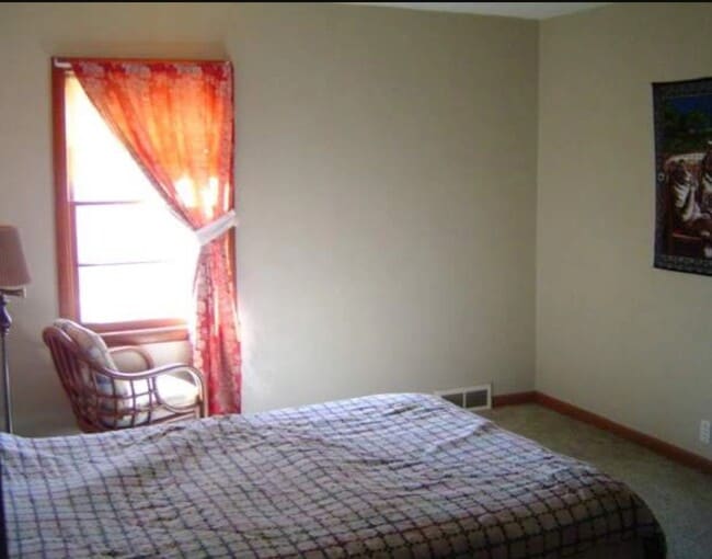 Bedroom - 104 2nd St