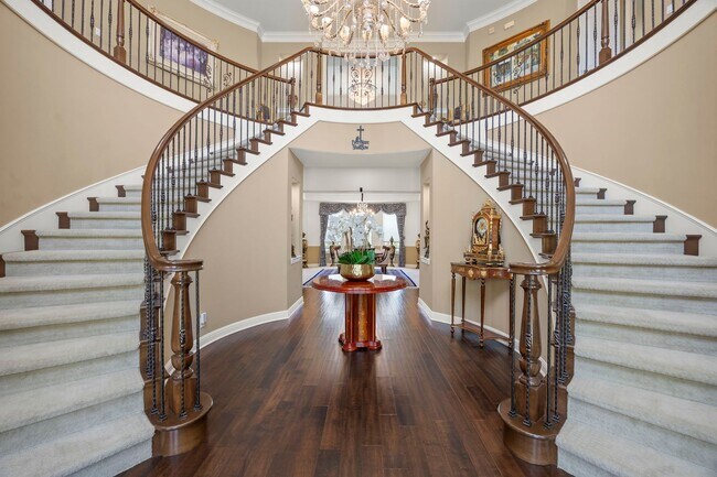 Photo - Exquisite Luxury Living in the Moorpark Co...