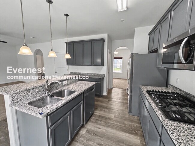 Photo - 102 Ridgeway St