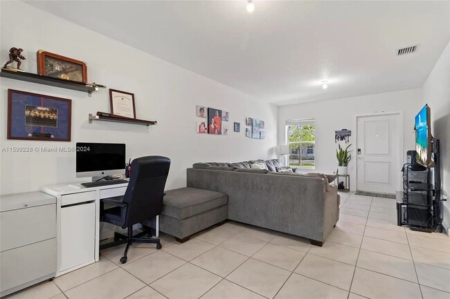 Photo - 389 NE 5th Pl