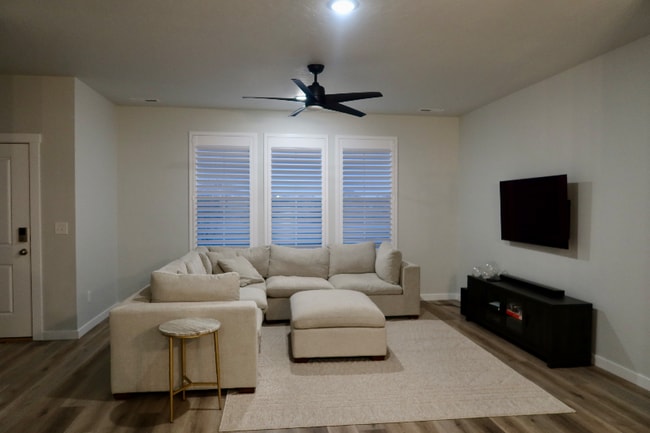 Photo - 8884 W Hill Rd Pkwy