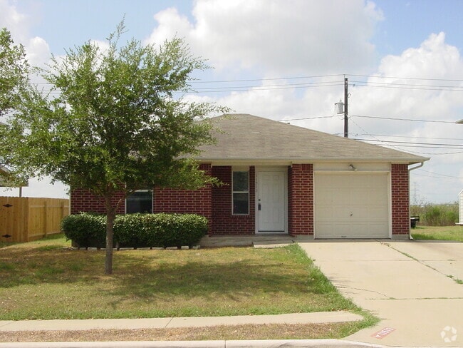 Building Photo - Del Valle Home