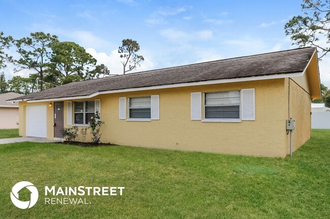 Photo - 159 NW Avens St