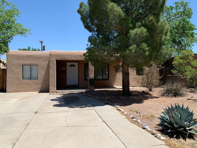 Lovely 3 Bedroom, 2 Bath Near Kirtland AFB! - Lovely 3 Bedroom, 2 Bath Near Kirtland AFB! House