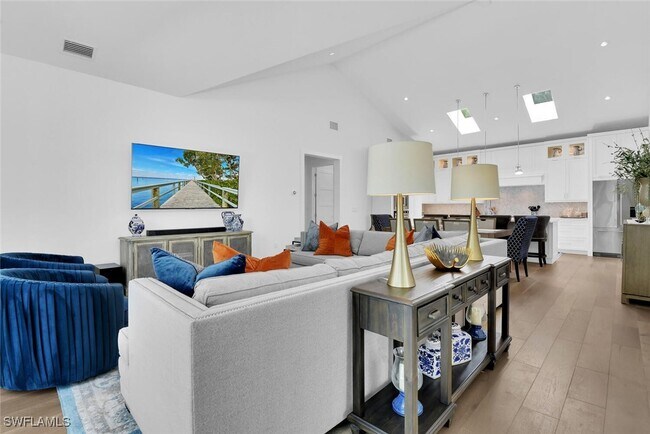 Photo - 2130 Curtis St