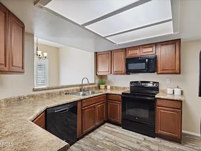 Photo - READY TO TOUR NOW! Charming 3-Bedroom 3-Bathroom Corner Townhouse in Peoria!