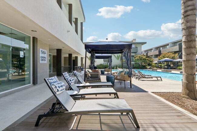 San Regis Apartments