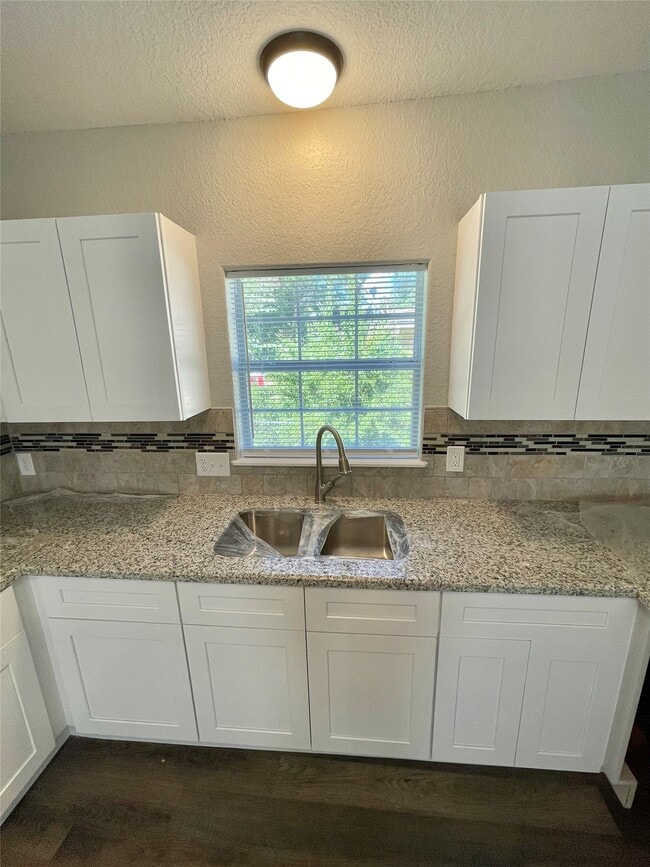 Photo - 305 N Avenue A