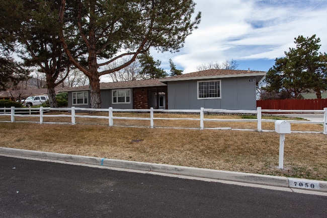 Photo - 7050 Pembroke Dr House