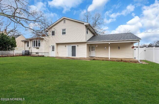 Photo - 869 Knight St