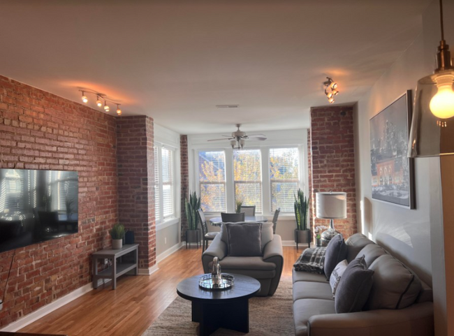 Building Photo - 200 E 43rd St Rental