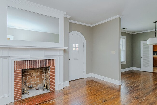 Photo - 3 Bed-2 Bath Bungalow in Burlington available JULY