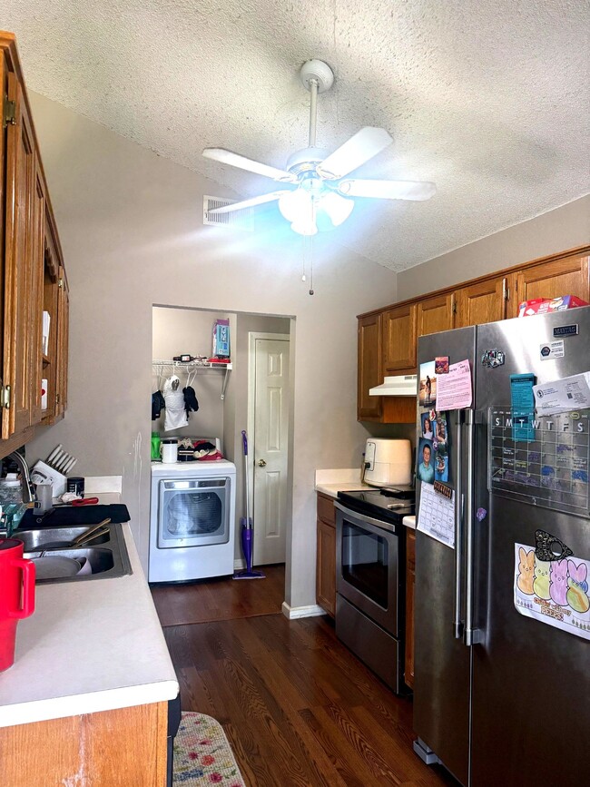 Photo - 541 Shady Grove E