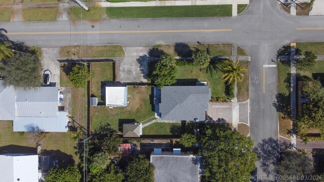 301 Hawthorne Dr