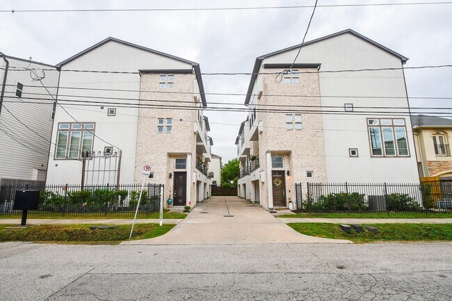 Photo - 5811 Petty St