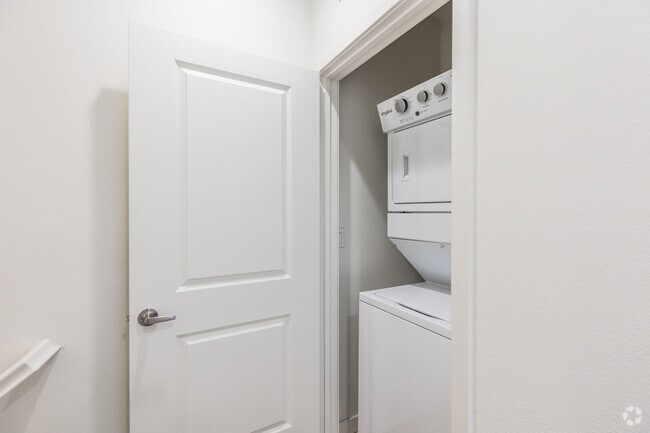 2BR, 3BA - 1,144SF - Laundry