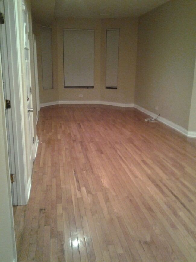 Building Photo - 6630 S Ingleside Ave Unit 1 Rental