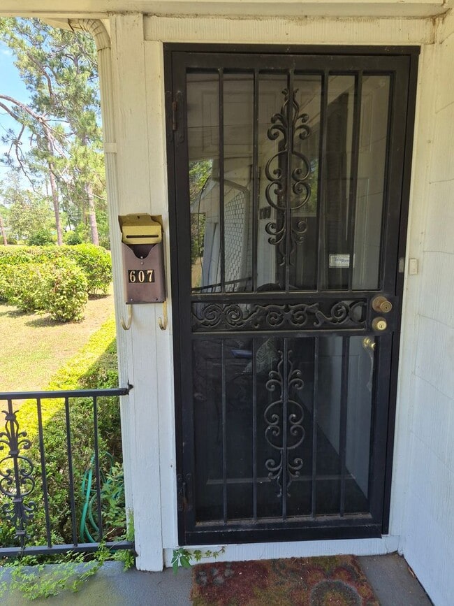 Photo - 607 Pinetree Rd
