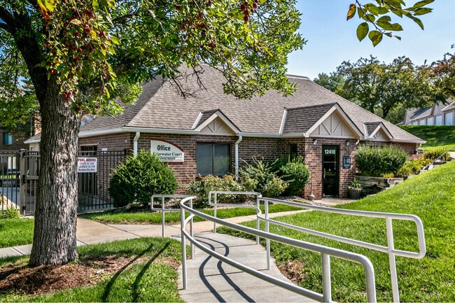 Edgewater Court Apartments