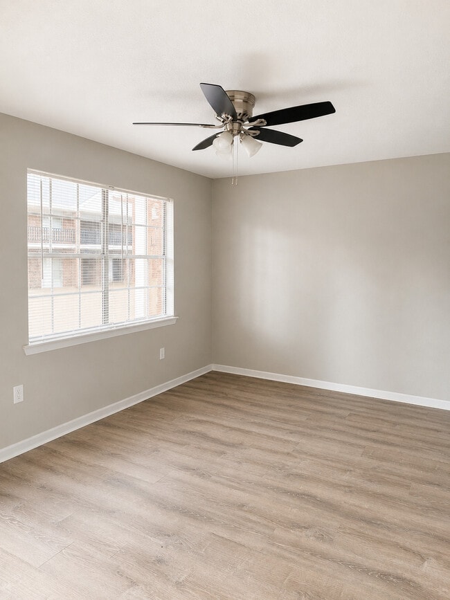 Photo - Oak Manor Apartments